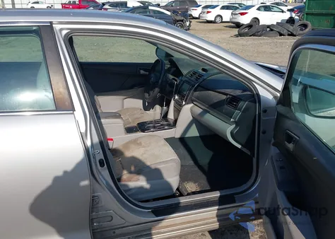 2013 Toyota Camry Le z USA, uszkodzony, nr VIN 4T1BF1FK5DU294575